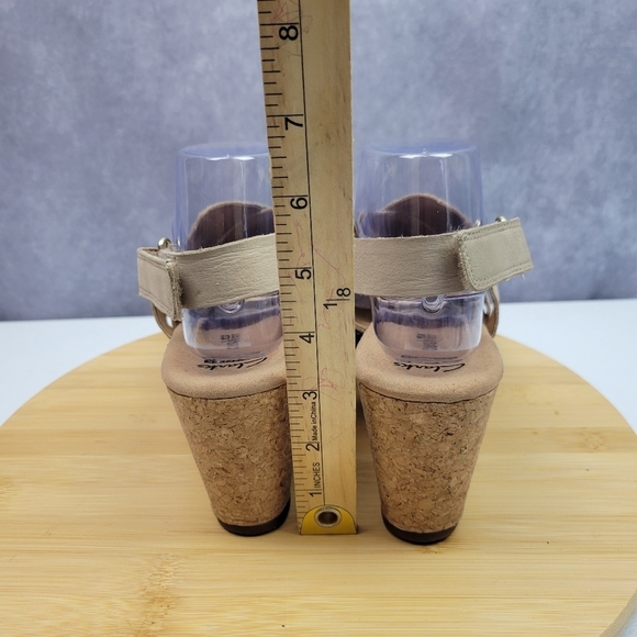 Clarks Soft Cushion Side Buckle Tan Faux Leather Cork Wedge Sandals‎ Sz 9.5 M - Picture 6 of 14